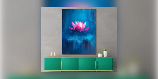 Wandbild einer abstrakten Lotusblume in Pink und Blau über einem grünen Sideboard (Raumvisualisierung)